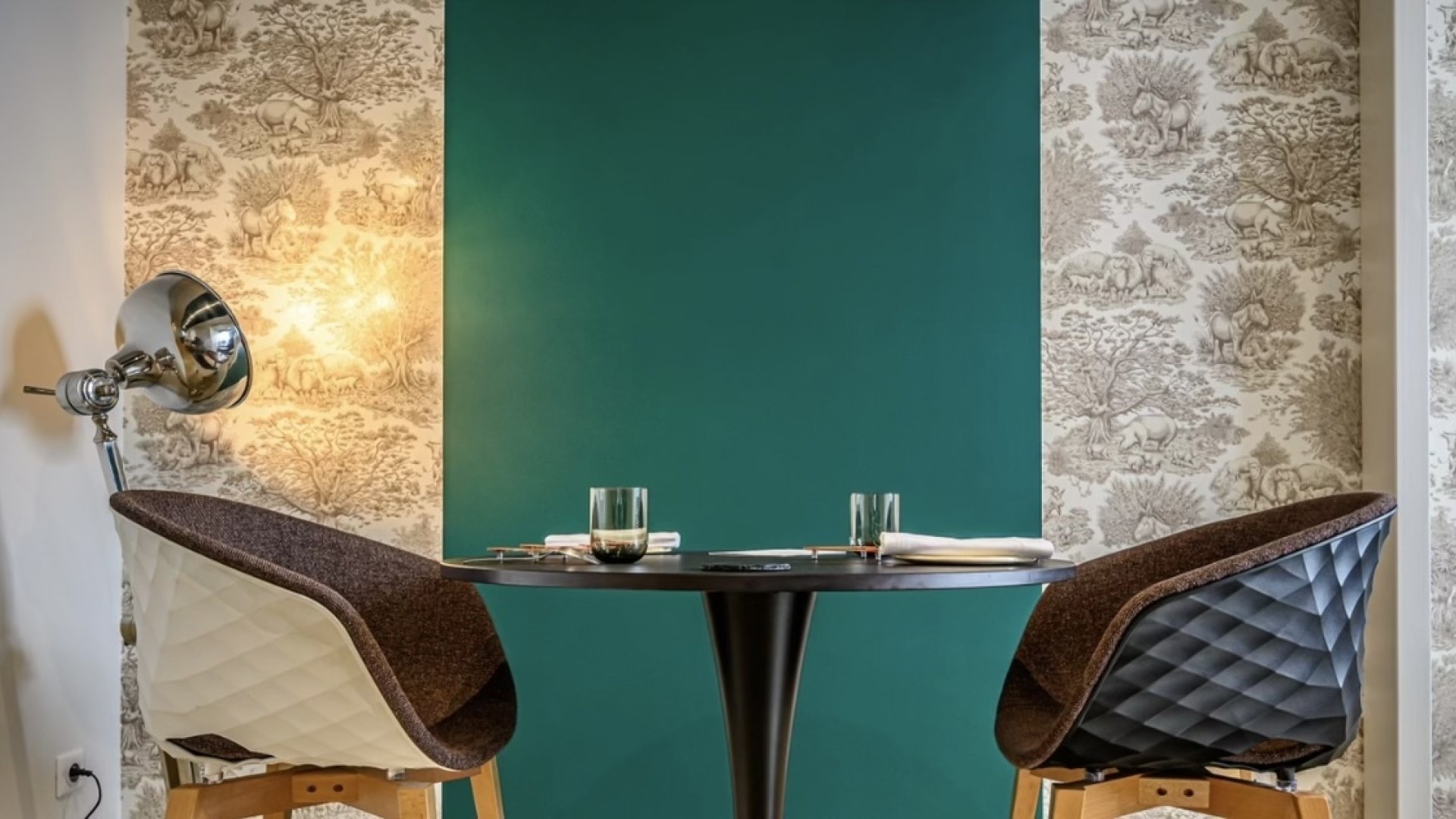 La salle du restaurant de l'Auberge de l'Abbaye à Ambronay